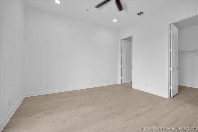 Building Photo - 6809 Lakeside Cir N