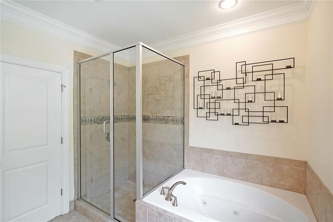 Building Photo - 2675 Rosalyn Ln