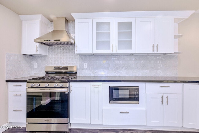 Building Photo - 6058 Hedgewall Dr