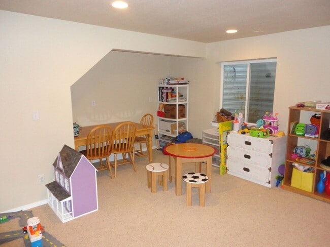 Building Photo - 7074 Silverwind Cir