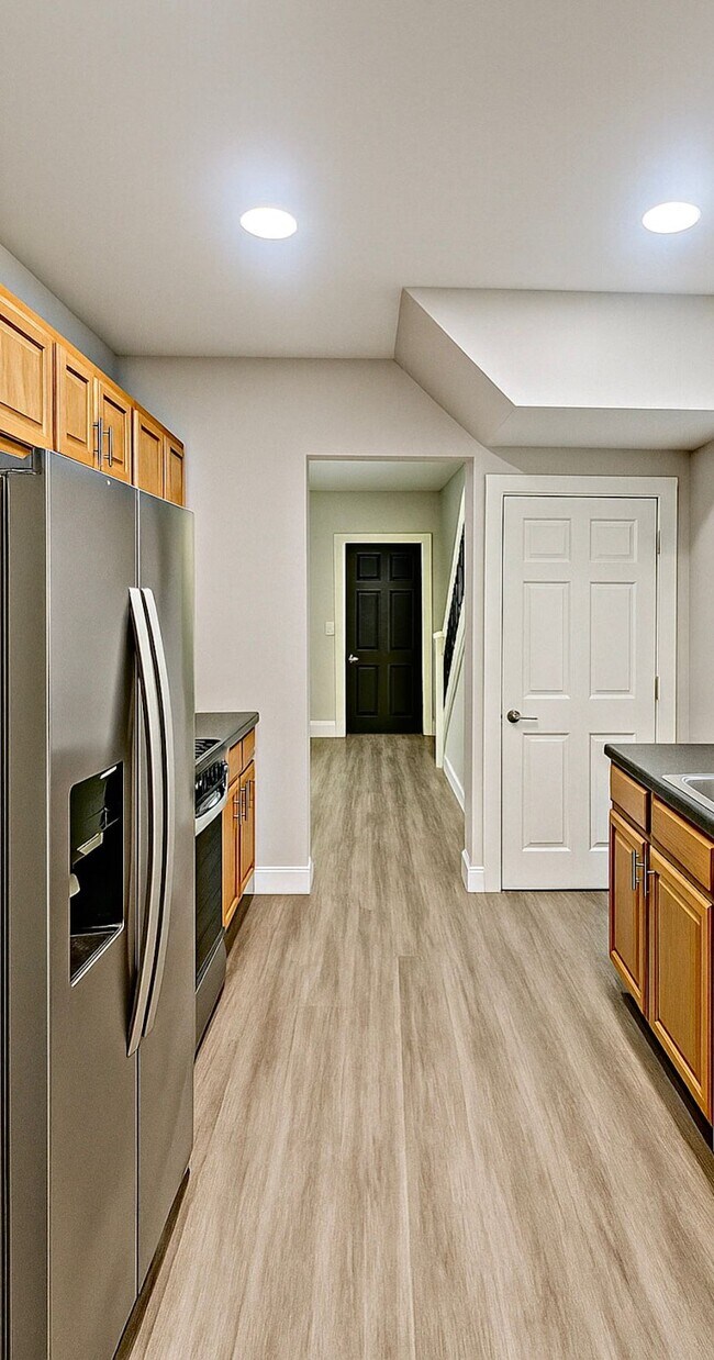 Building Photo - 800 Carpenter St