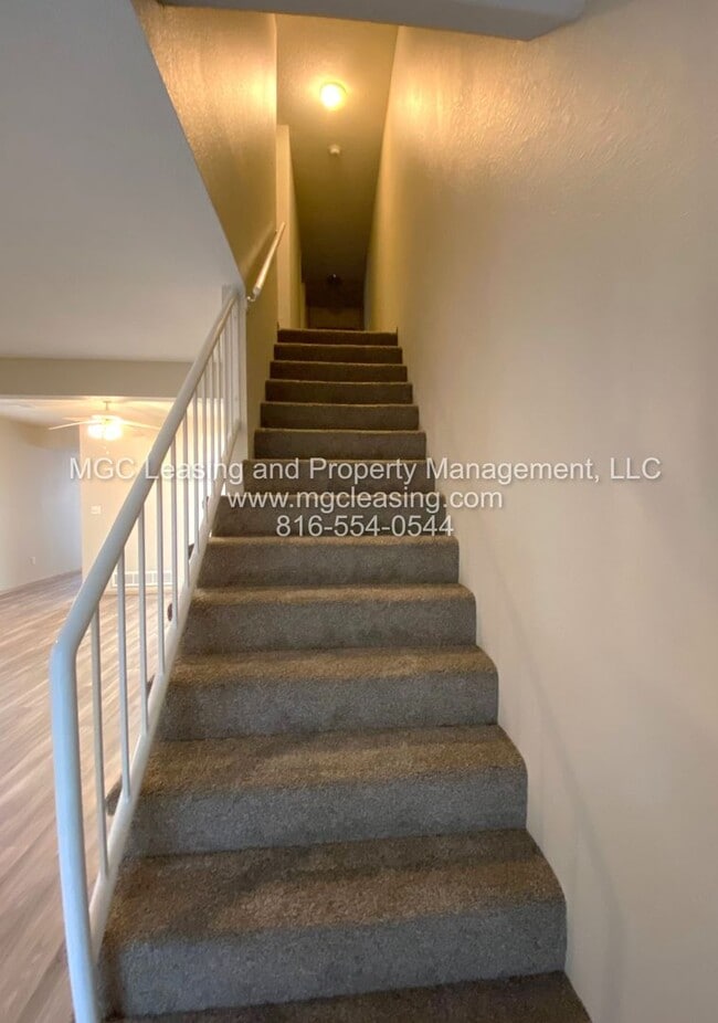 Building Photo - 943 Mulberry St