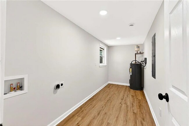 Building Photo - 4 Bed, 3 Bath in Decatur!