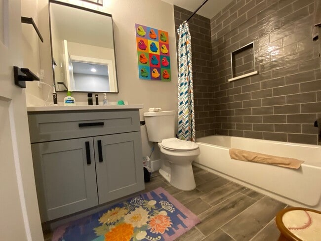 Building Photo - Modern 2 Bed | 3.5 Bath Townhome with Bonu...