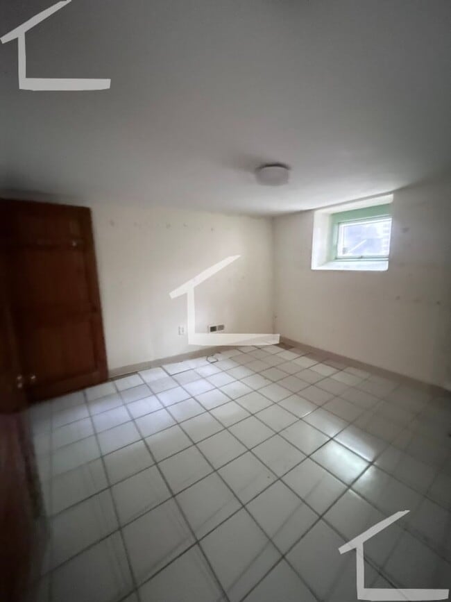 Building Photo - 12 Sewall St
