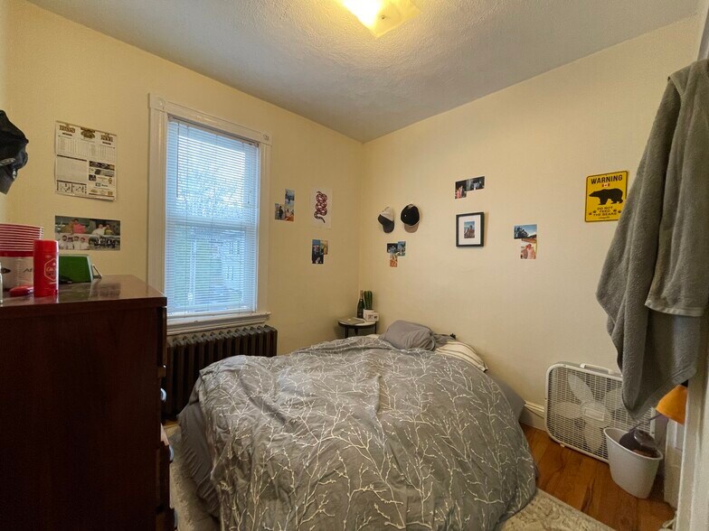 Building Photo - 67 Fairbanks St