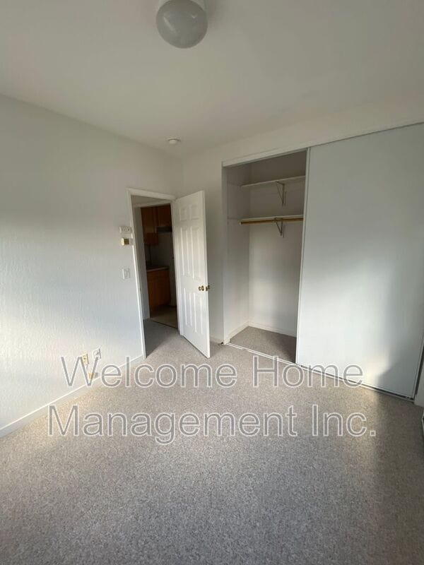 Building Photo - 1426 Henry St