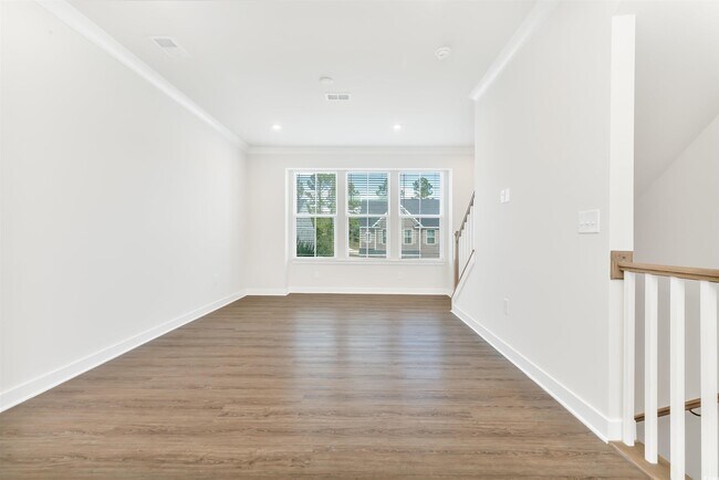 Building Photo - 303 Golan Cir