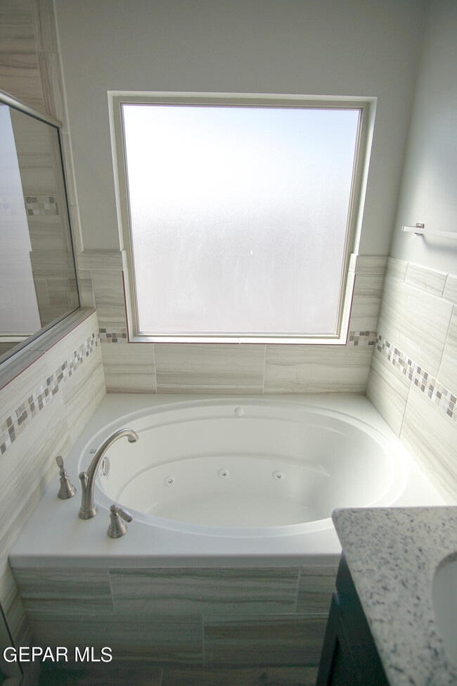 Building Photo - 12874 Woolstone Dr