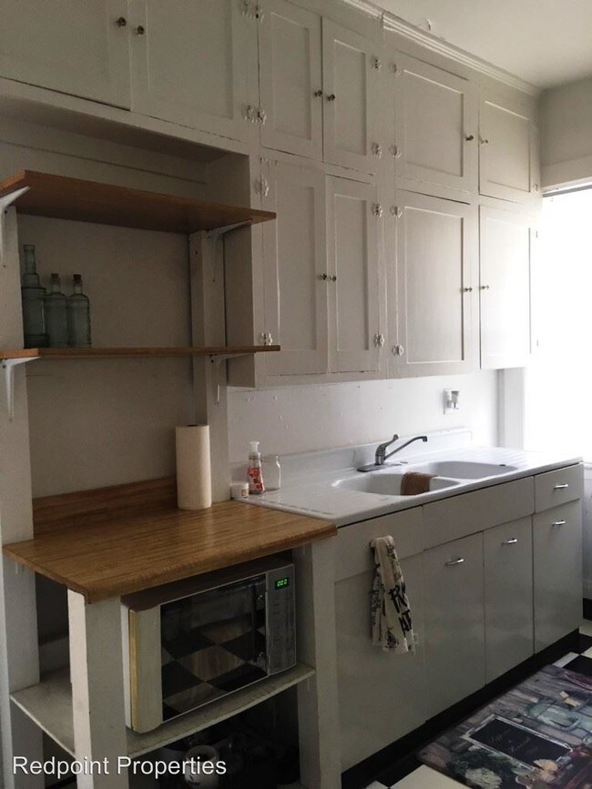 Building Photo - 715-719 Broadway N