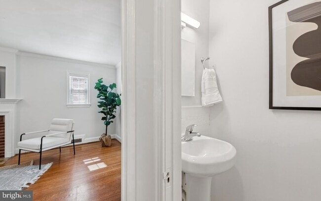 Building Photo - 4413 Butterworth Pl NW