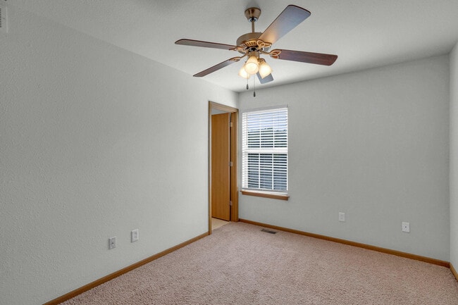 Building Photo - 601 Glenstone Dr