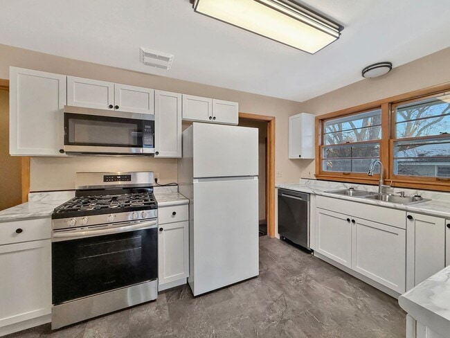 Building Photo - 1618 Natchez Ave S