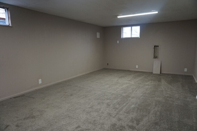 Building Photo - 4 Bedroom Remodeled West Side Salt Lake Home
