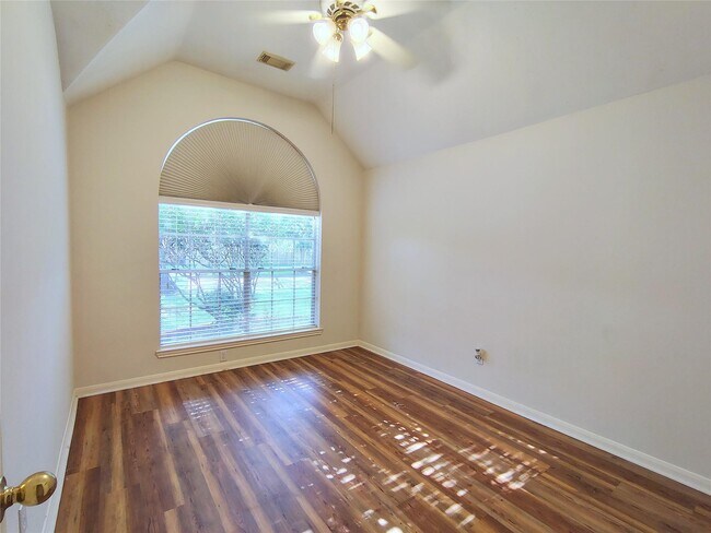 Building Photo - 818 Presley Way