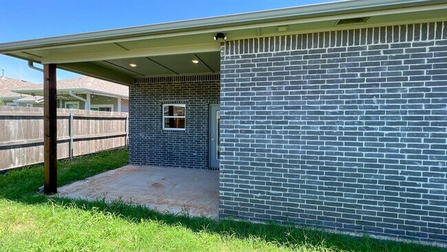 Building Photo - 605 Remington Ave