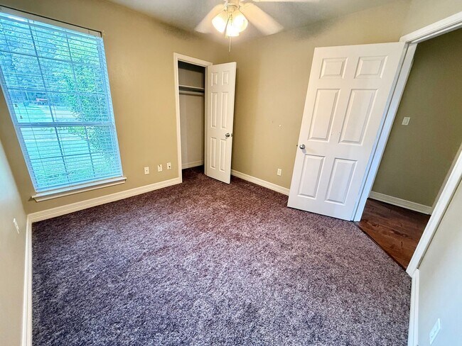 Building Photo - 8340 Stonebridge Way
