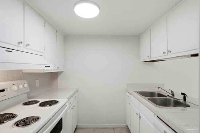 Building Photo - 2109 Langley Ave