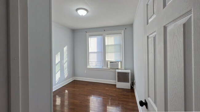 Building Photo - 273 WOODLAWN Ave