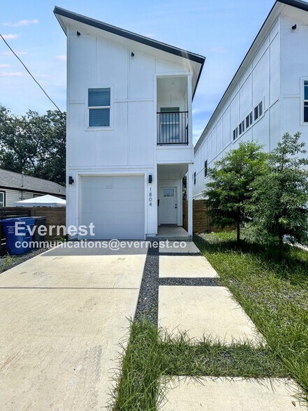 Primary Photo - 1804 E Crockett St