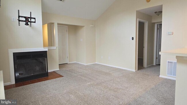 Building Photo - 208 Foxmeadow Dr