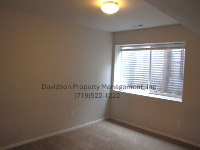 Building Photo - Great 3 Bedroom Condo the Briargate Area