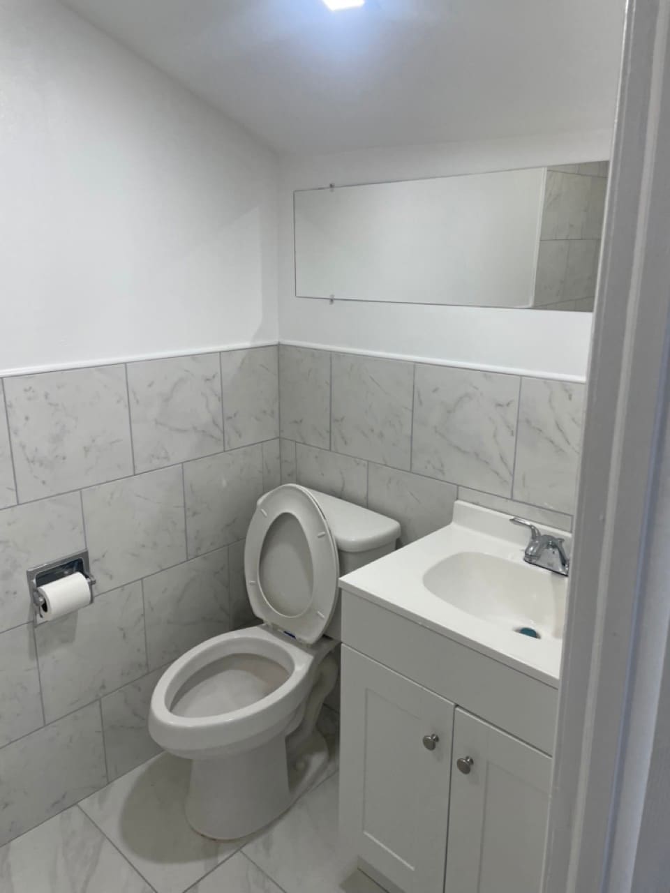 Bathroom - 404 W Clinton St