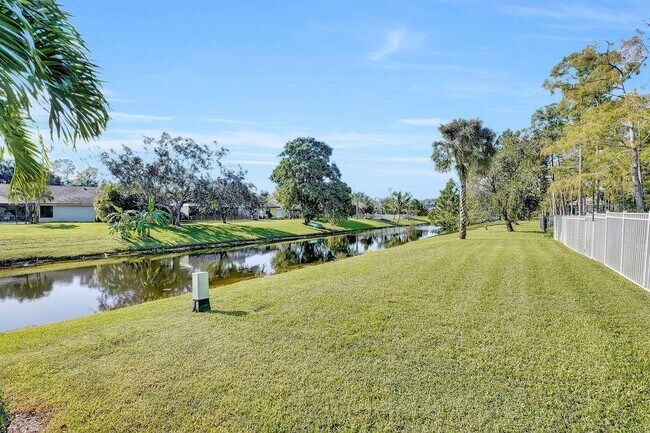 Building Photo - 14148 Paddock Dr