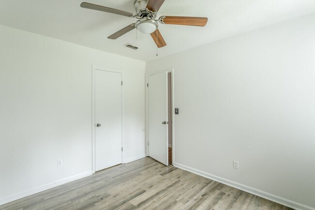 Building Photo - 5770-5772 Taggart Drive
