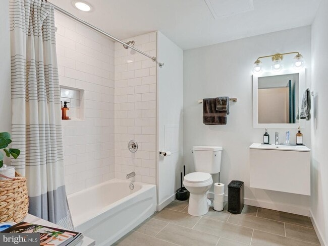 Building Photo - 1931 Colonial St