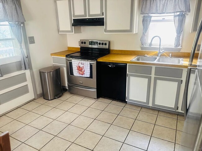 Building Photo - 226 Walnut St