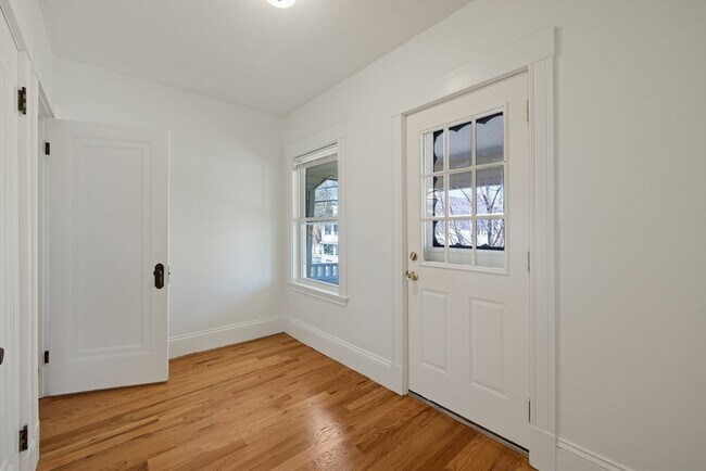Building Photo - 216 Broadway