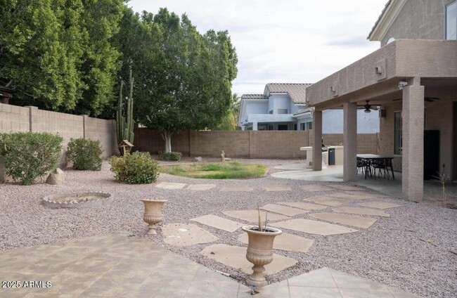Building Photo - 5536 E Campo Bello Dr