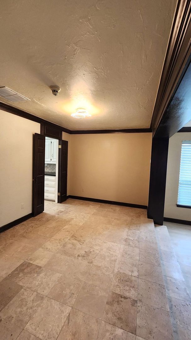 Building Photo - 3 Bed 2 Bath Townhome in Lakehurst Add NW OKC