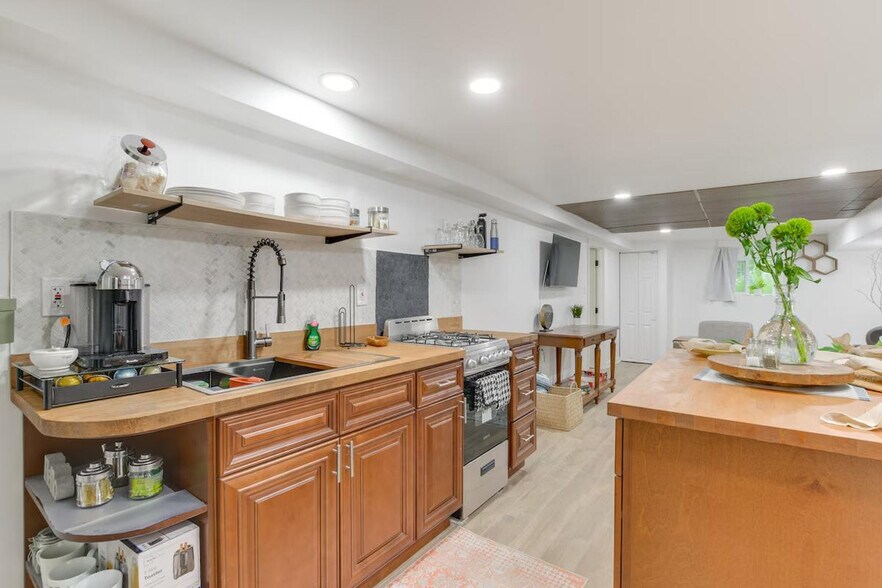 Building Photo - 4642 W Montana St