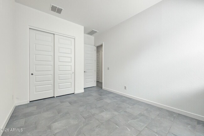 Building Photo - 9654 W Mitchell Dr