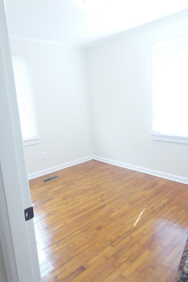 Building Photo - 211 N Bigby Dr