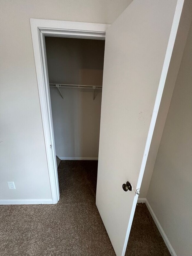 Building Photo - Available now!!! 2 Story townhome across from Briscoe Park!!