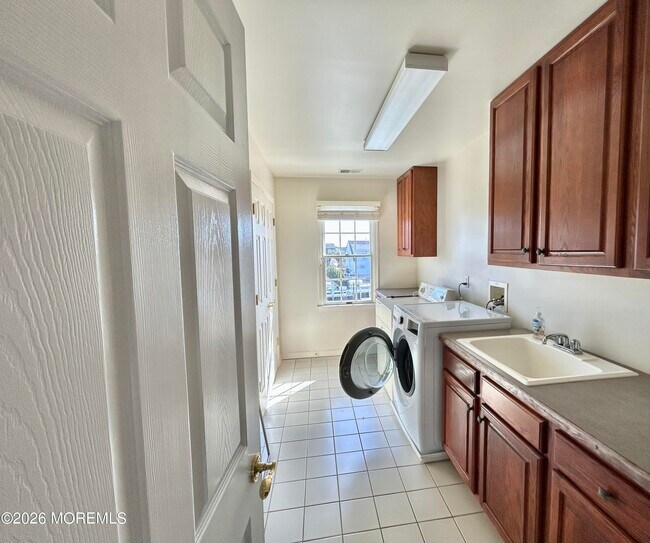 Building Photo - 206 Pointe Dr