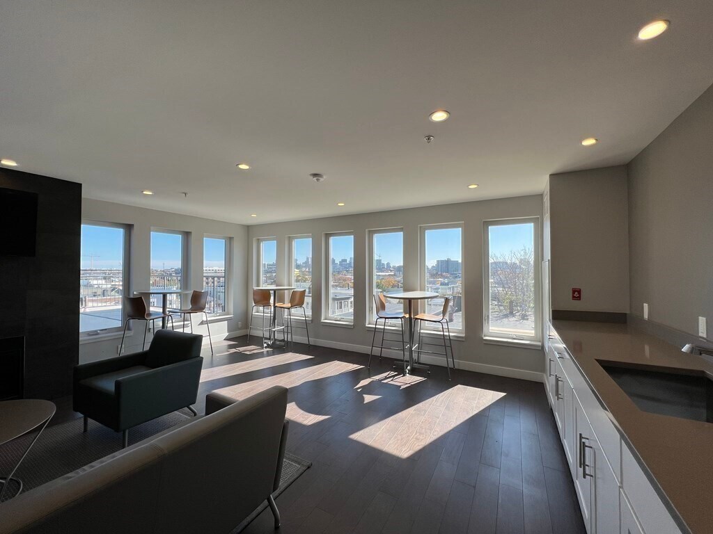 Building Photo - 197 Washington St