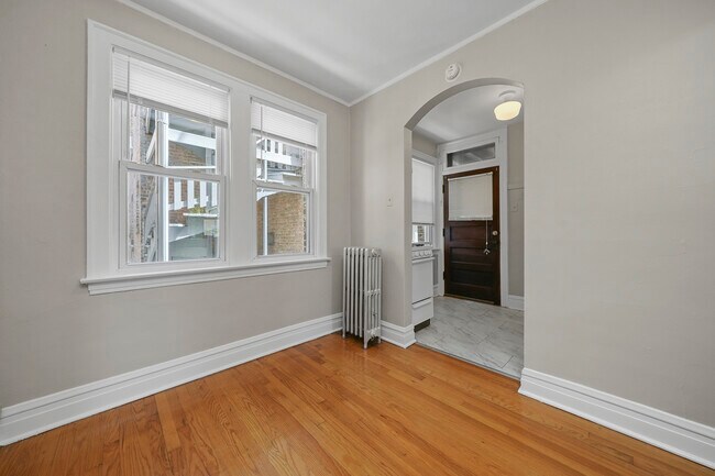 Building Photo - 1939 Grove Ave