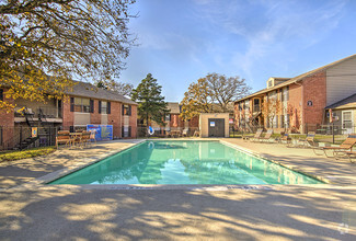 Building Photo - Rolling Oaks Apartment Homes