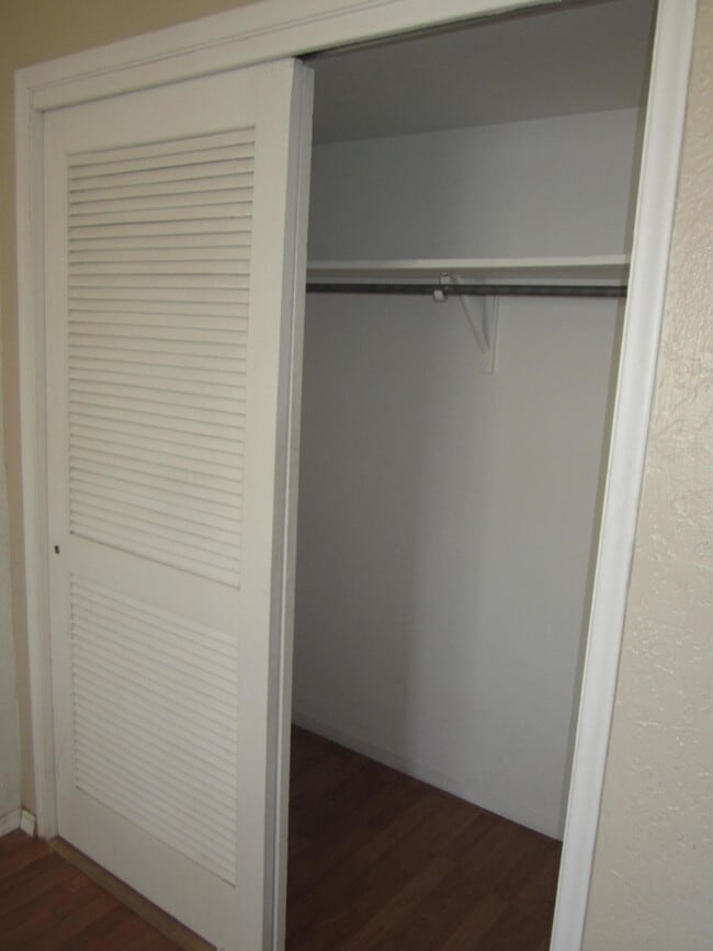 Building Photo - 6717 Southwind Dr
