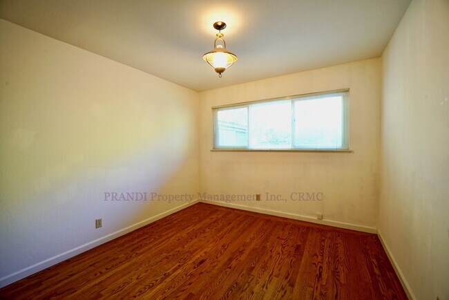 Building Photo - Loma Verde Home with Spacious Backyard, Gr...