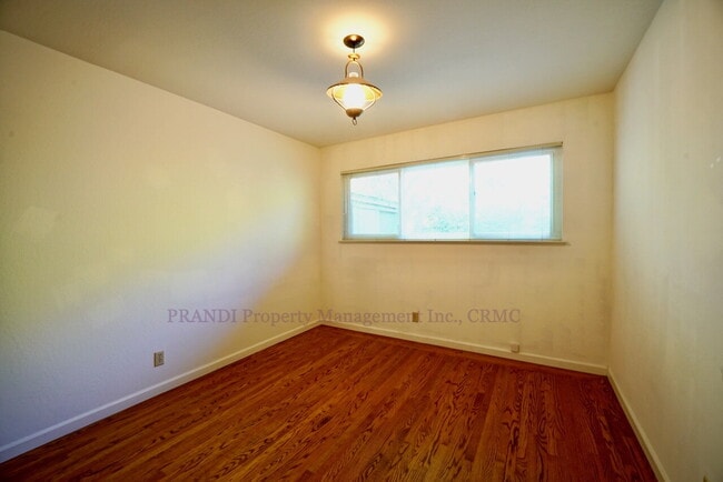 Building Photo - Loma Verde Home with Spacious Backyard, Great Neighborhood!