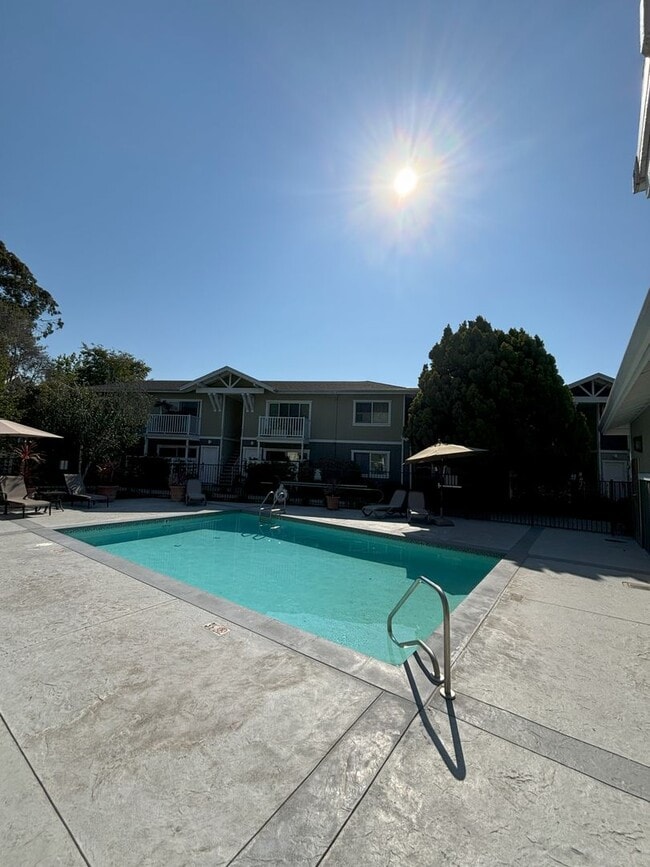 Building Photo - 755 14th Ave