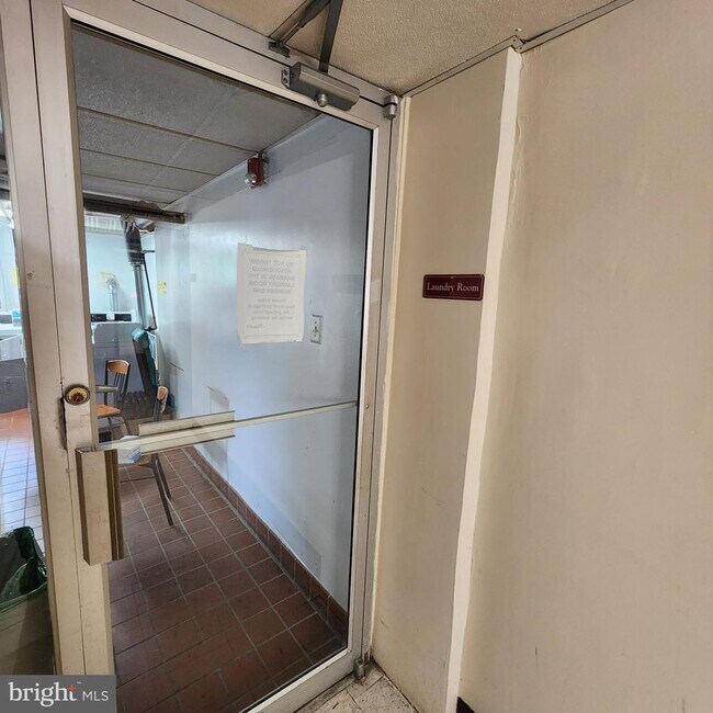 Building Photo - 400 W Hortter St