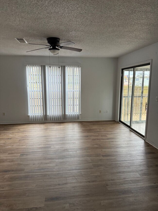 Building Photo - BV-Lincoln Drive