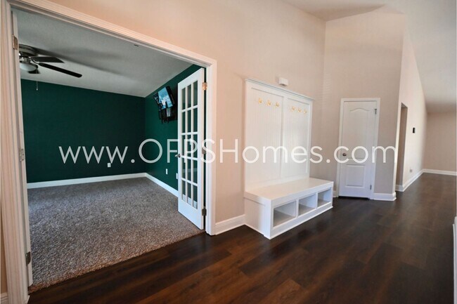 Building Photo - Home in South Crestview!