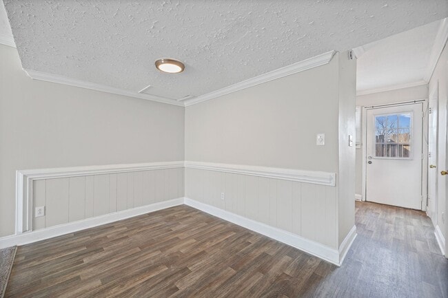 Building Photo - Lovely 2-Bed, 1.5 Bath Townhome in Quail Run of Charlotte!